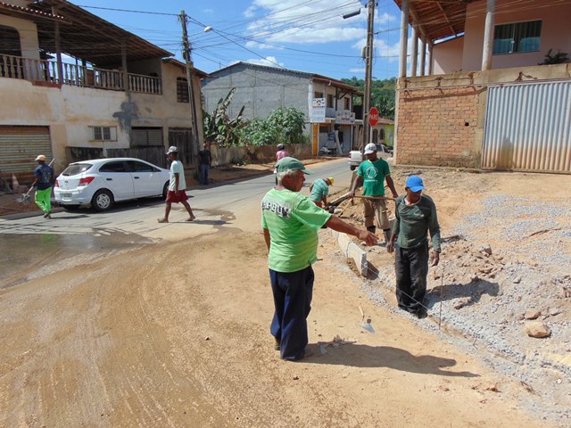 Obras de pavimentação asfáltica continuam a todo vapor em Gandu