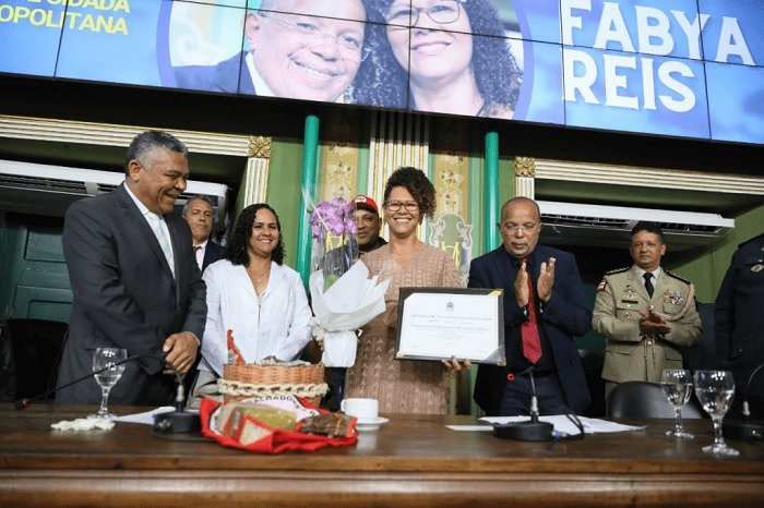 Secretária estadual Fabya Reis recebe título de Cidadã Soteropolitana