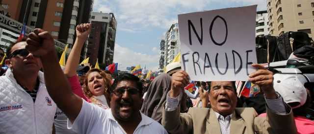 Demora de resultado eleitoral deixa Equador em suspense