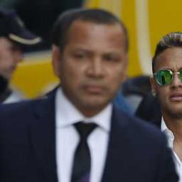 Justiça nega recursos e abre processo contra Neymar por corrupção