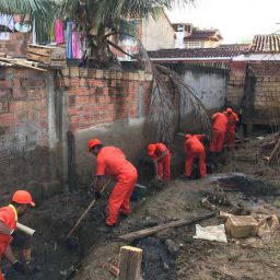 Prefeitura de Gandu realiza limpeza emergencial no “Beco do corre nu” para evitar novas inundações.