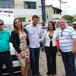 Em Solenidade Prefeito Leonardo, Deputados Aderbal e Ronaldo Carletto entregam Veículos 0km para Gandu