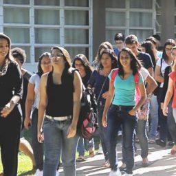 Nove mil universitários baianos terão bolsas para se manter na faculdade