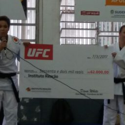 Amanda Nunes leva doação do UFC de R$ 62 mil ao Instituto Reação