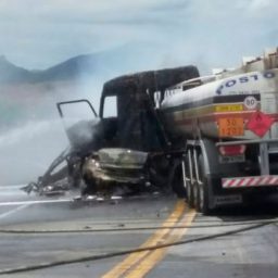 Batida entre carro e caminhão deixa 3 mortos na BR-116, na região de Jequié