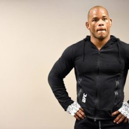Lutador do UFC sofre acidente de carro: “Um milagre que estou vivo”