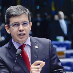 PT e senador da Rede entram na Justiça contra projeto de terceirização