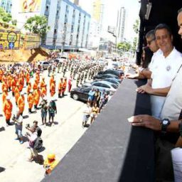 Rui almoça com policiais após arrastão da Quarta-feira de Cinzas