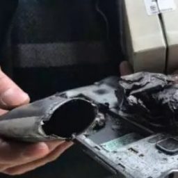 Smartphone explode e deixa criança com rosto queimado