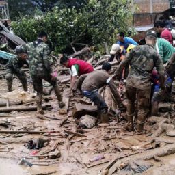 Chuvas e deslizamentos matam ao menos 102 pessoas na Colômbia
