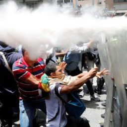 Confrontos em protestos contra Maduro deixam um morto