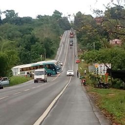 Ônibus que fazia linha Salvador-Ipiaú sofre acidente na BR-101