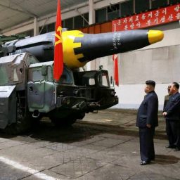Coreia do Norte diz que míssil testado pode levar ogiva nuclear