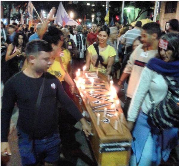 Manifestações em todo Brasil pedem renúncia de Temer; imagens