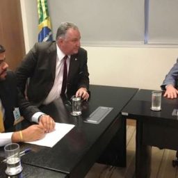 Em busca de investimentos na educação, Prefeito de Gandu Léo vai a Brasília e se reúne com presidente do FNDE.