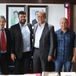 Governador Rui Costa recebe prefeito de Gandu em audiência