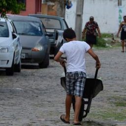 Bahia tem mais de 200 mil crianças e adolescentes fora da escola, diz pesquisa