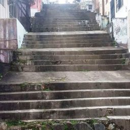 Gandu: Moradores reivindicam melhorias na escadaria da Travessa Ana Neri