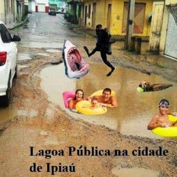 Buraco em rua de Ipiaú vira meme na internet