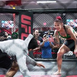 Brazilian Day: Cyborg joga capoeira e samba em treino do UFC na Califórnia