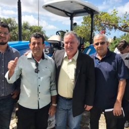 Potiraguá: Deputado Ronaldo Carletto viabiliza trator para agricultura familar