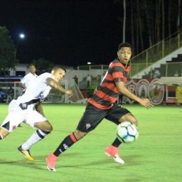 Em noite desastrosa, Vitória é goleado pelo Vasco por 4×1 no Barradão