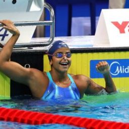 Etiene vence nos 50 m costas e se torna a 1ª brasileira campeã mundial de natação