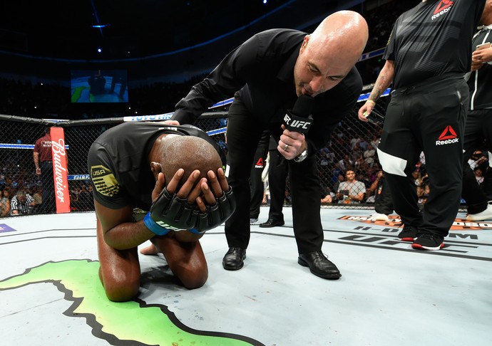 Redentor: Jon Jones nocauteia Daniel Cormier e retoma o cinturão do UFC