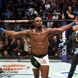 Redentor: Jon Jones nocauteia Daniel Cormier e retoma o cinturão do UFC