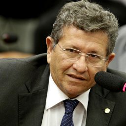 Justiça determina perda de mandato de deputado federal de Luiz Caetano (PT)