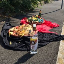 Oferendas com cachaça brasileira em rua da Itália viram caso de polícia