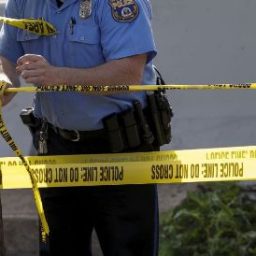 Polícia americana erra endereço de mandado e mata inocente