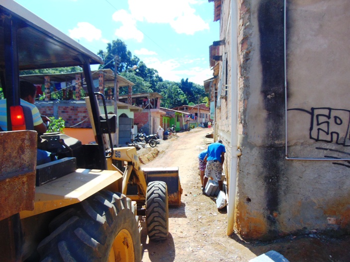 Prefeitura de Gandu inicia obras de pavimentação na rua Antonio Leonardo da Silva