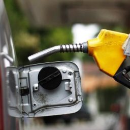 População reclama do aumento no preço do combustível em Gandu