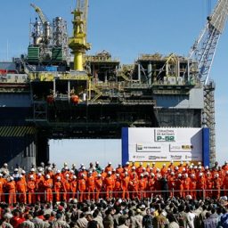 Petroleiros prometem ‘maior greve da história’ se privatização da Petrobras avançar