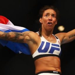 Ex-campeã do UFC se lesiona e abandona card às vésperas do show, diz site.