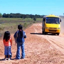 Transporte escolar: MPF firma TACs com três municípios baianos para regularização do serviço