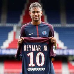 Neymar já vendeu mais camisas do PSG que Di María em um ano