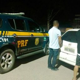Vereador de cidade na Bahia é levado à delegacia após ser flagrado com carro roubado