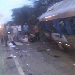 Acidente com ônibus de universitários deixa um morto na Estrada do Feijão em Ipirá