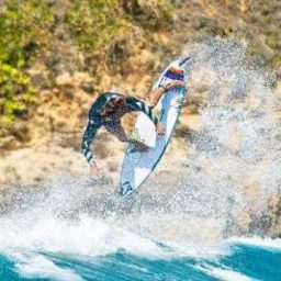 Brasileiro de 21 anos é nova sensação do surfe mundial