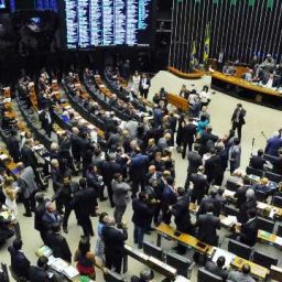 Impasse permanece e votação da reforma política é adiada de novo