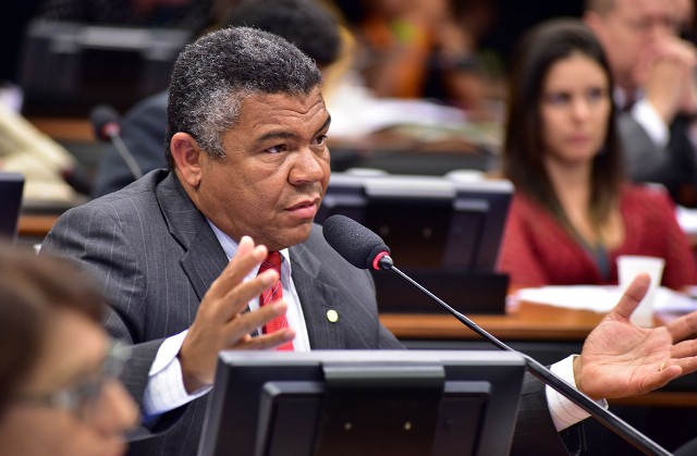 Valmir lamenta assassinato de quilombola em Simões Filho: “Estão exterminando nossos povos”