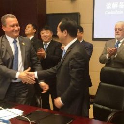 Rui assina acordo com empresa chinesa para viabilizar Ponte Salvador-Itaparica