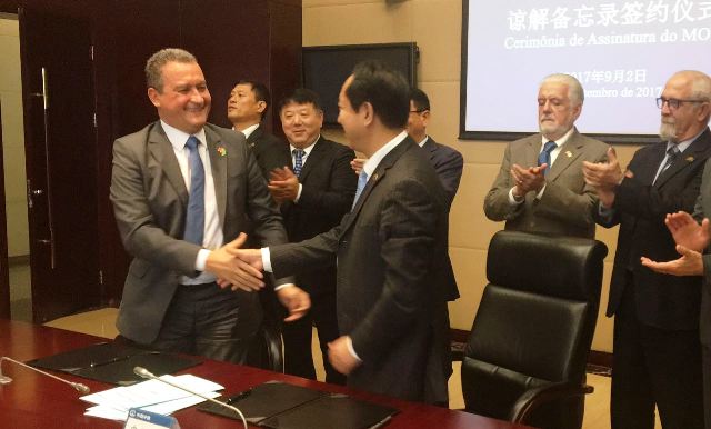 Rui assina acordo com empresa chinesa para viabilizar Ponte Salvador-Itaparica