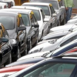 Vendas de veículos novos no Brasil caem 23% em novembro, diz Fenabrave