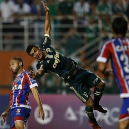 Bahia marca no fim e arranca empate com Palmeiras na estreia de Carpegiani