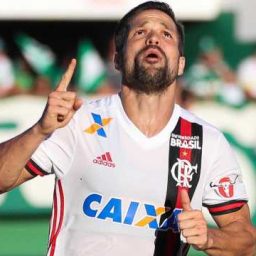 Com gol de Diego, Flamengo vence a Chape na Arena Condá