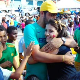 Gandu: Prefeito Léo foi recebido com alegria durante as comemorações ao Dia da Criança