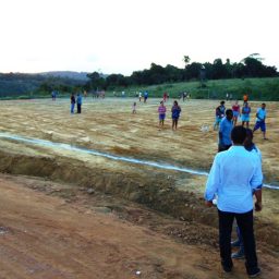 Prefeitura de Gandu recupera campo de futebol na zona rural do município